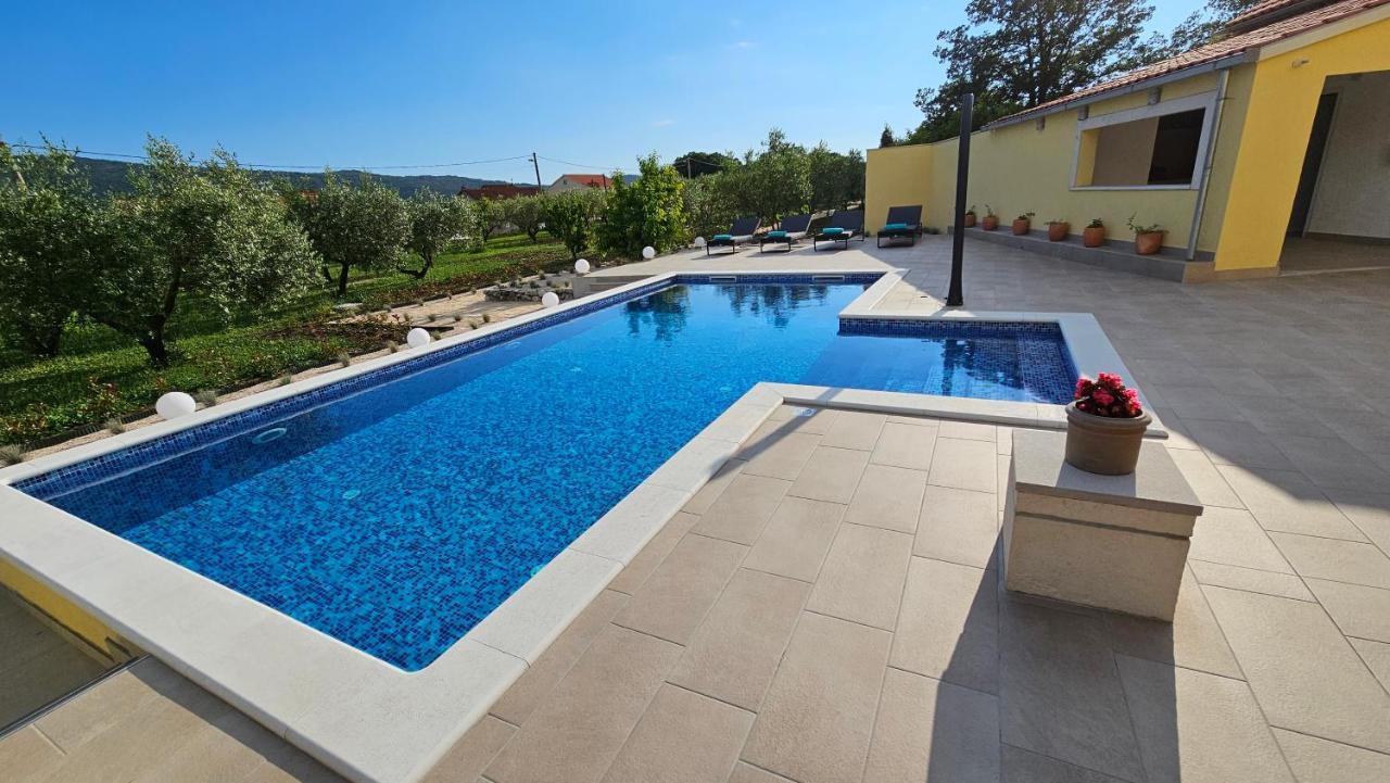 Villa Umbra Et Sol Gruda Bagian luar foto