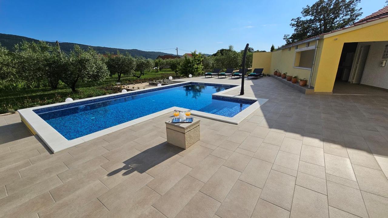 Villa Umbra Et Sol Gruda Bagian luar foto